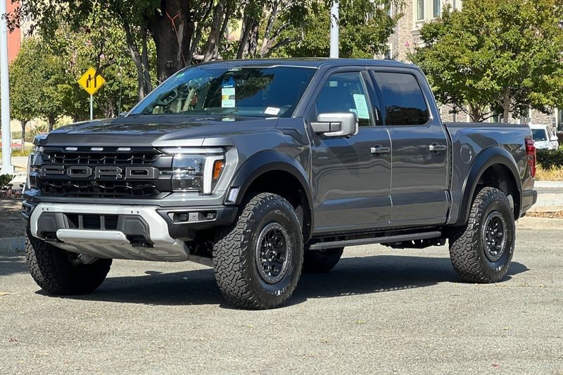 Ford F-150 Vehicle Full-screen Gallery Image 07