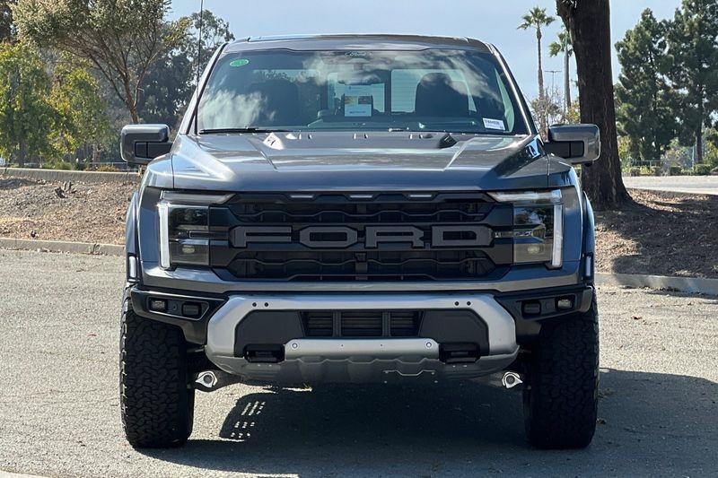 Ford F-150 Vehicle Full-screen Gallery Image 08