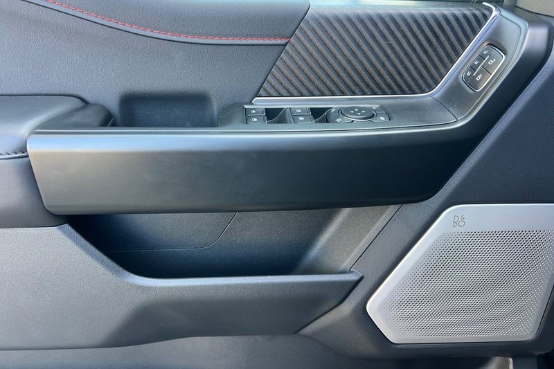 Ford F-150 Vehicle Full-screen Gallery Image 10