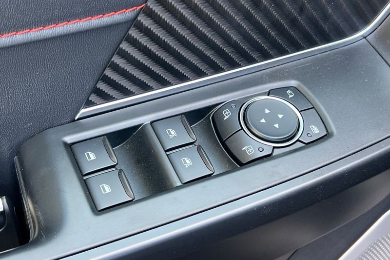 Ford F-150 Vehicle Full-screen Gallery Image 11
