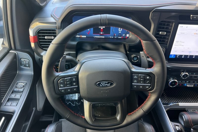 Ford F-150 Vehicle Full-screen Gallery Image 15