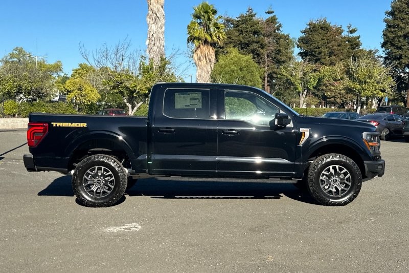 Ford F-150 Vehicle Full-screen Gallery Image 02