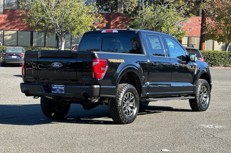 Ford F-150 Vehicle Full-screen Gallery Image 03