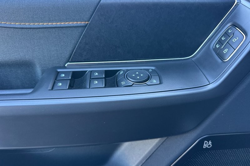 Ford F-150 Vehicle Full-screen Gallery Image 10