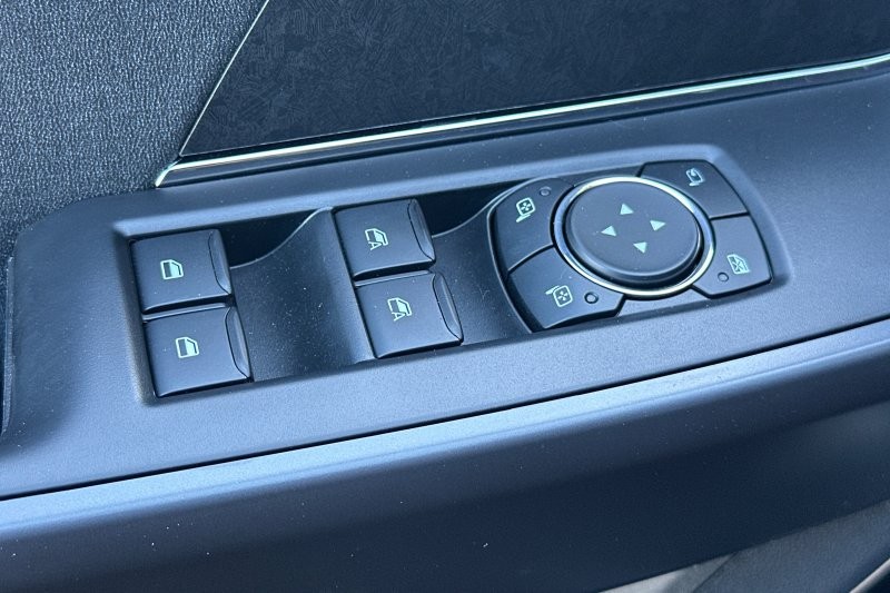 Ford F-150 Vehicle Full-screen Gallery Image 11