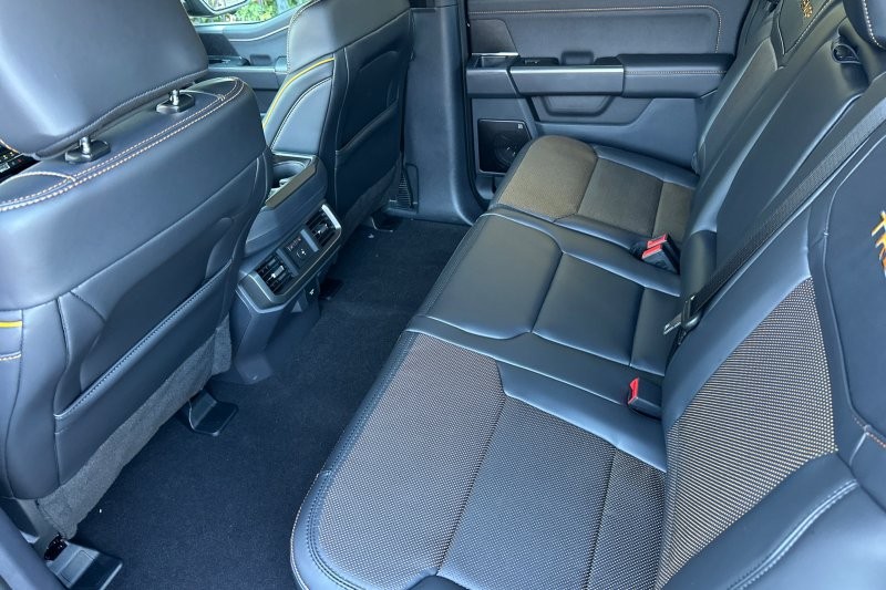 Ford F-150 Vehicle Full-screen Gallery Image 12