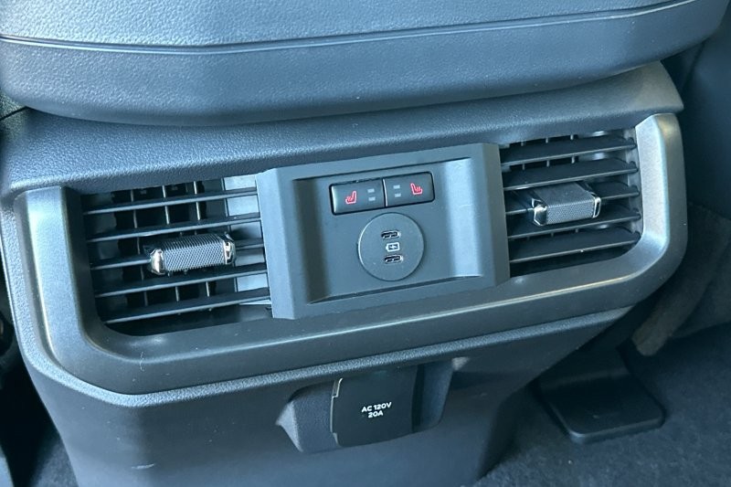 Ford F-150 Vehicle Full-screen Gallery Image 13