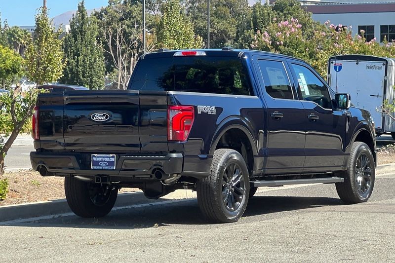 Ford F-150 Vehicle Full-screen Gallery Image 03