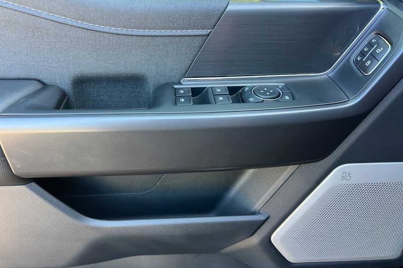 Ford F-150 Vehicle Full-screen Gallery Image 10