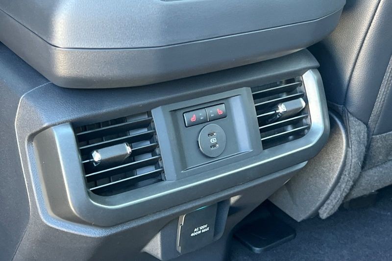 Ford F-150 Vehicle Full-screen Gallery Image 13