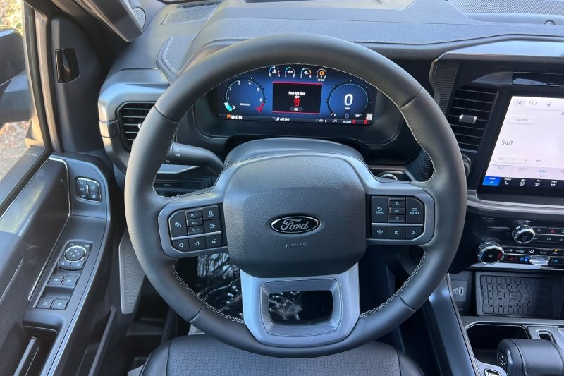 Ford F-150 Vehicle Full-screen Gallery Image 15