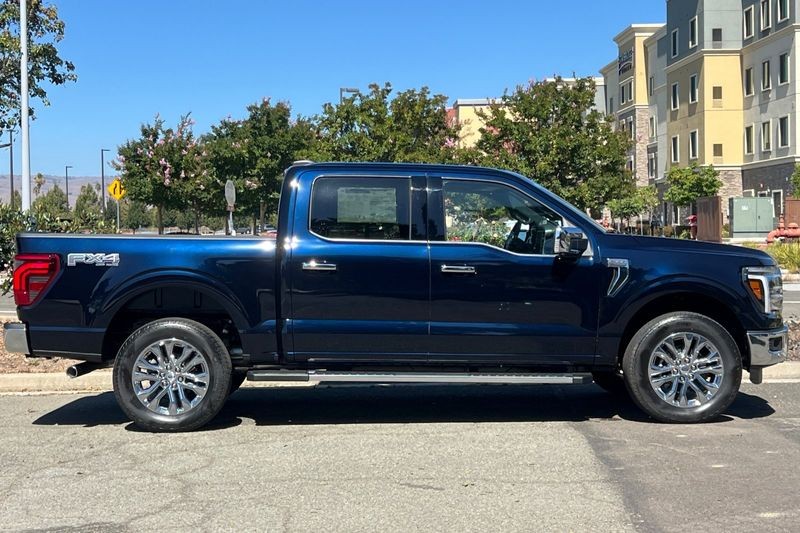 Ford F-150 Vehicle Full-screen Gallery Image 02