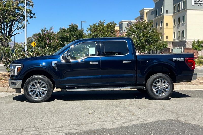 Ford F-150 Vehicle Full-screen Gallery Image 06