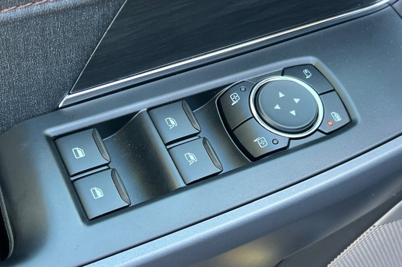 Ford F-150 Vehicle Full-screen Gallery Image 11