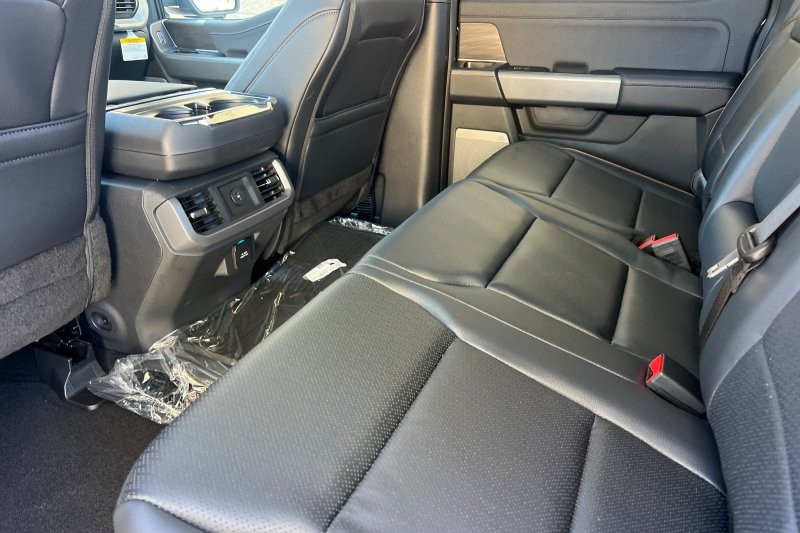 Ford F-150 Vehicle Full-screen Gallery Image 12