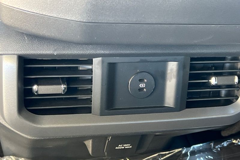 Ford F-150 Vehicle Full-screen Gallery Image 13