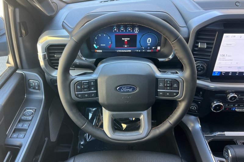 Ford F-150 Vehicle Full-screen Gallery Image 15