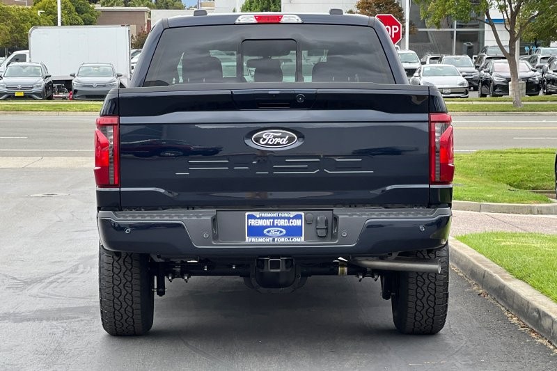 Ford F-150 Vehicle Full-screen Gallery Image 04