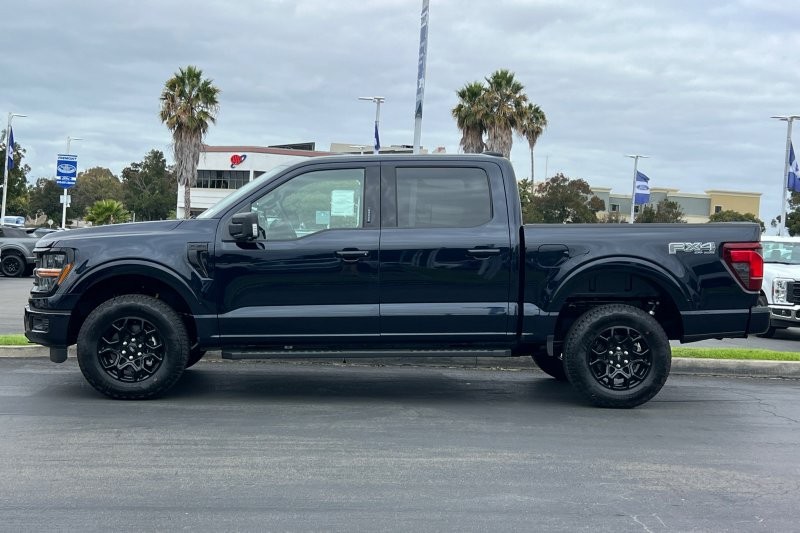 Ford F-150 Vehicle Full-screen Gallery Image 06