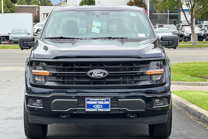 Ford F-150 Vehicle Full-screen Gallery Image 08