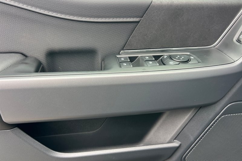 Ford F-150 Vehicle Full-screen Gallery Image 10