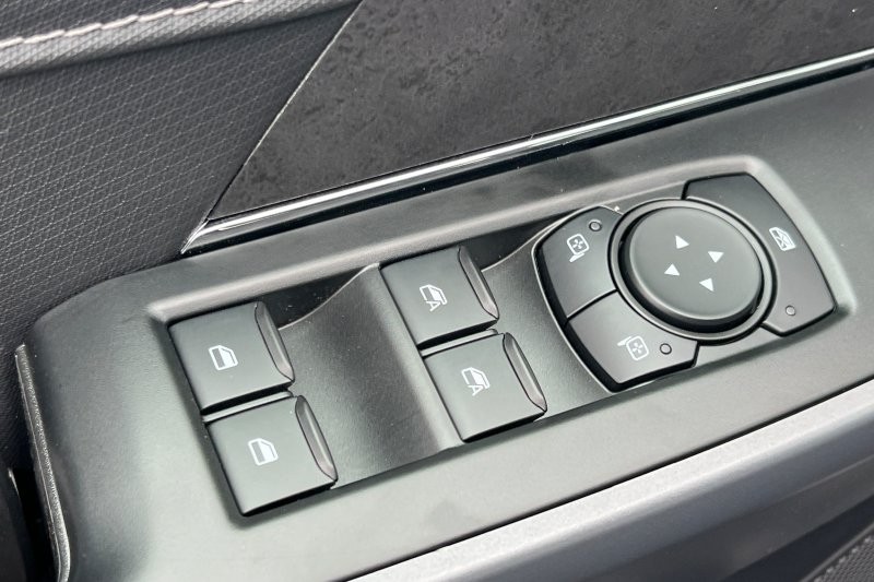 Ford F-150 Vehicle Full-screen Gallery Image 11
