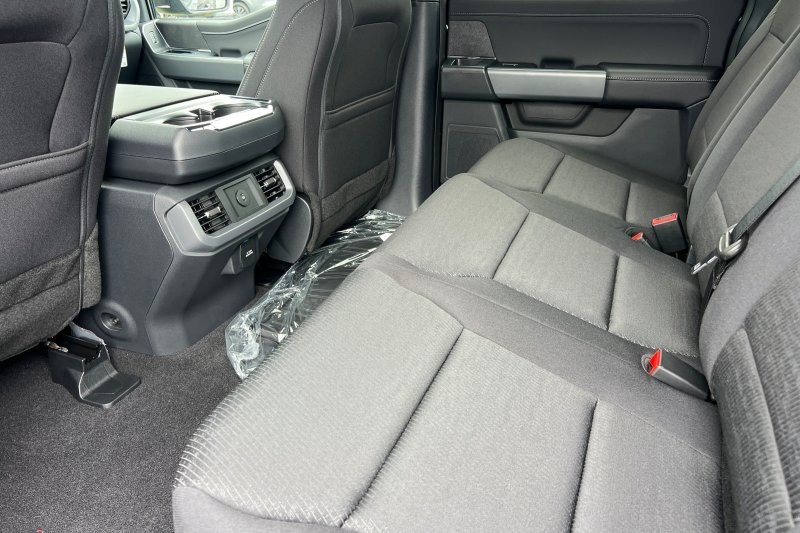 Ford F-150 Vehicle Full-screen Gallery Image 12