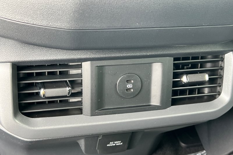 Ford F-150 Vehicle Full-screen Gallery Image 13