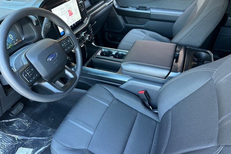 Ford F-150 Vehicle Full-screen Gallery Image 09