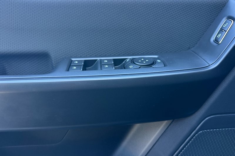 Ford F-150 Vehicle Full-screen Gallery Image 10