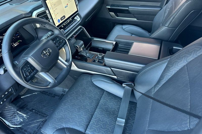 Toyota Sequoia Vehicle Full-screen Gallery Image 10