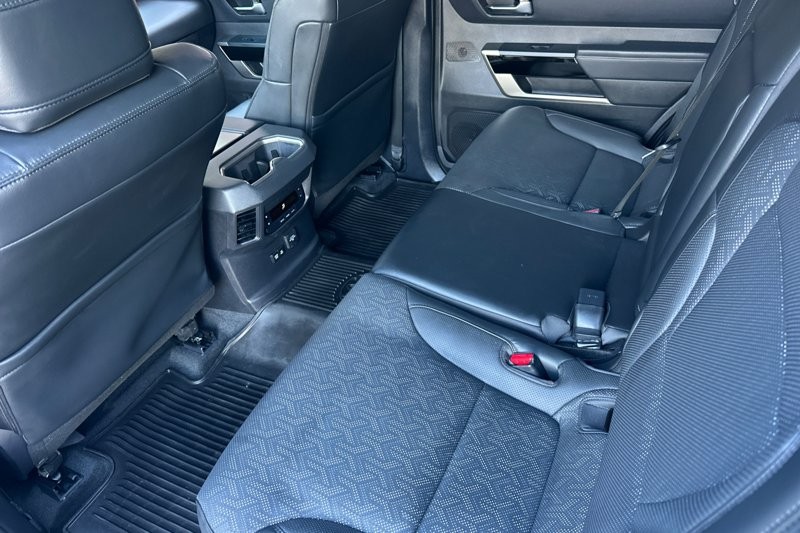 Toyota Sequoia Vehicle Full-screen Gallery Image 14