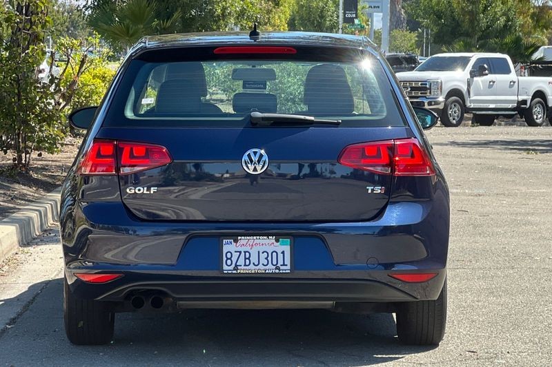Volkswagen Golf Vehicle Full-screen Gallery Image 04