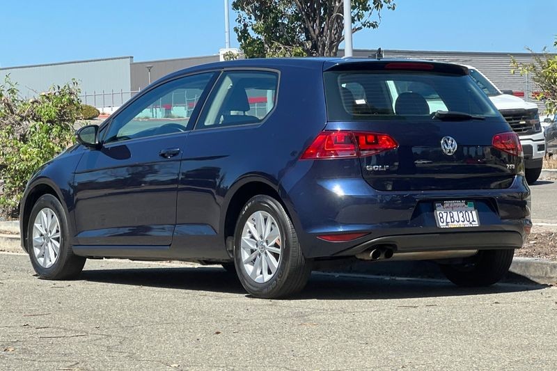 Volkswagen Golf Vehicle Full-screen Gallery Image 05
