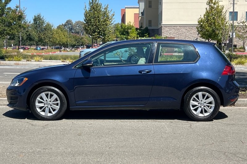 Volkswagen Golf Vehicle Full-screen Gallery Image 06