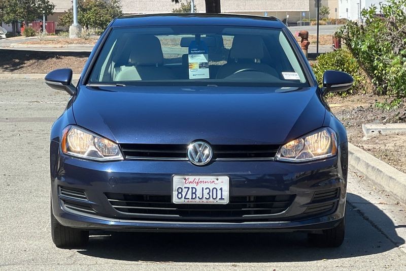 Volkswagen Golf Vehicle Full-screen Gallery Image 08