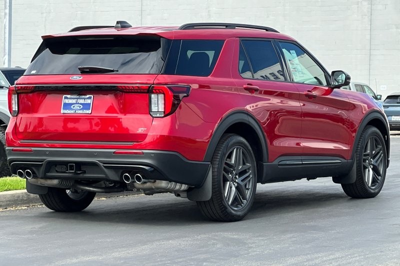 Ford Explorer Vehicle Full-screen Gallery Image 03