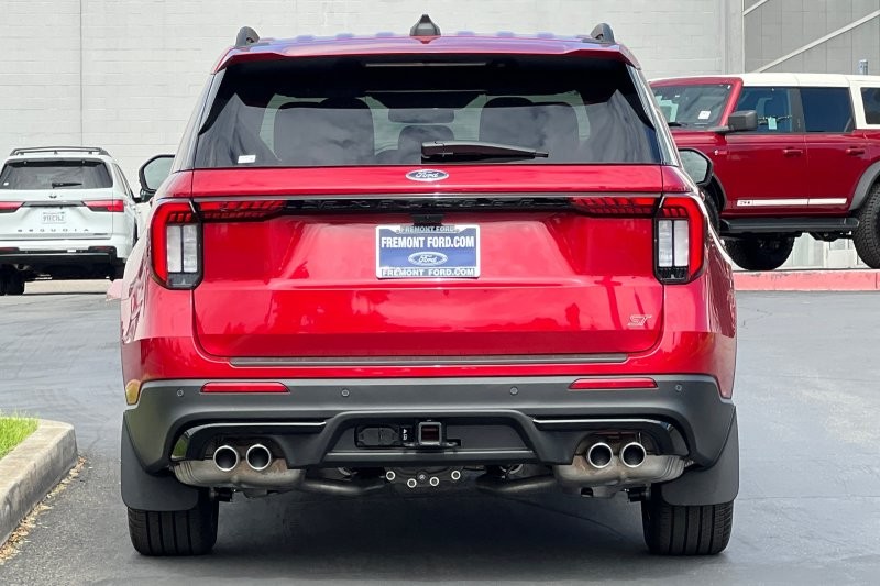 Ford Explorer Vehicle Full-screen Gallery Image 04