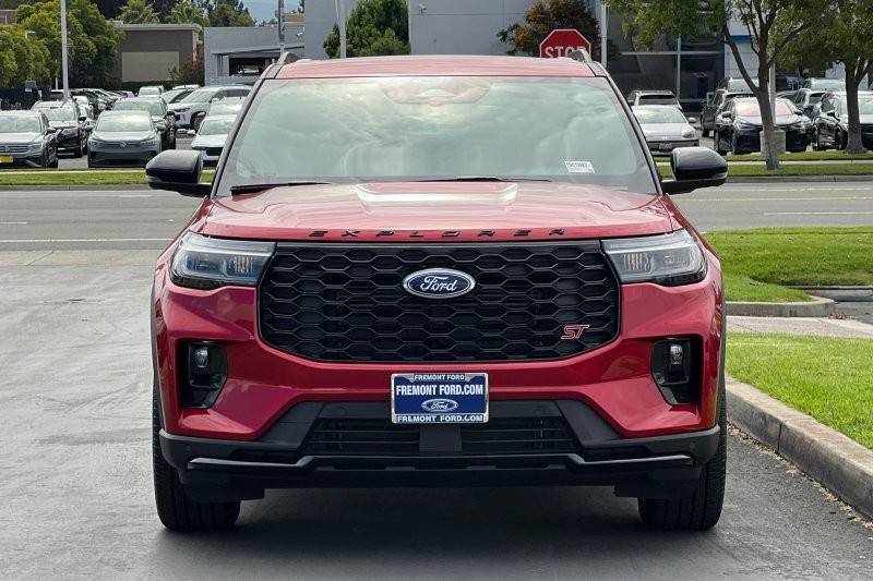 Ford Explorer Vehicle Full-screen Gallery Image 08