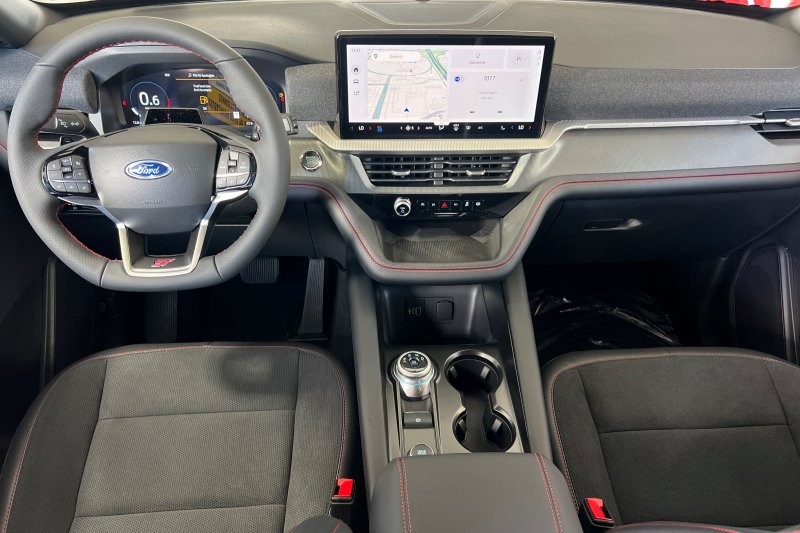 Ford Explorer Vehicle Full-screen Gallery Image 14