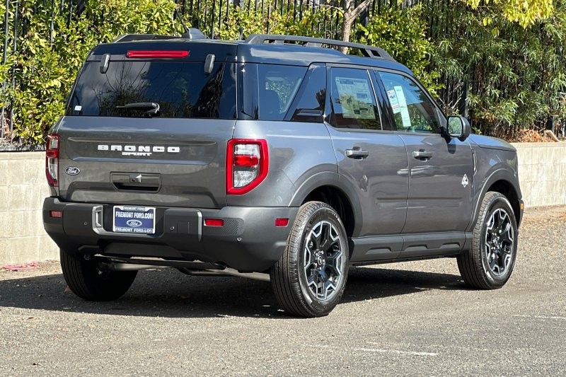 Ford Bronco Sport Vehicle Full-screen Gallery Image 03