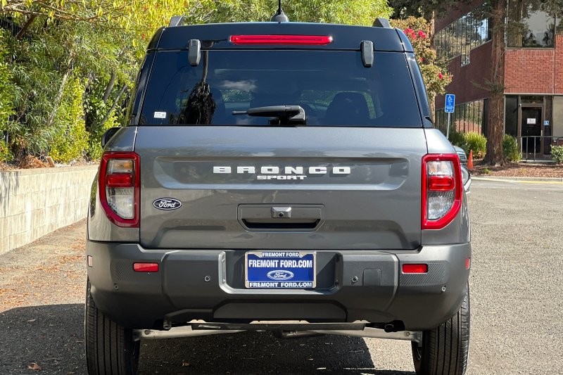 Ford Bronco Sport Vehicle Full-screen Gallery Image 04