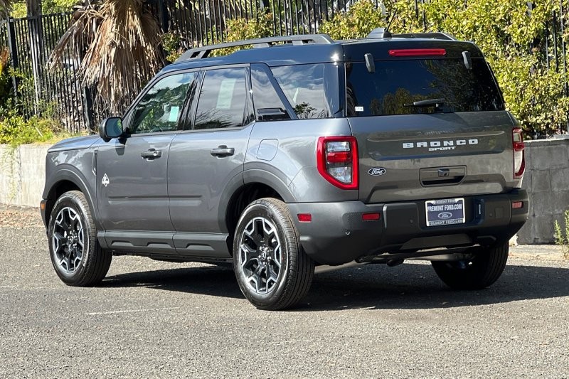 Ford Bronco Sport Vehicle Full-screen Gallery Image 05