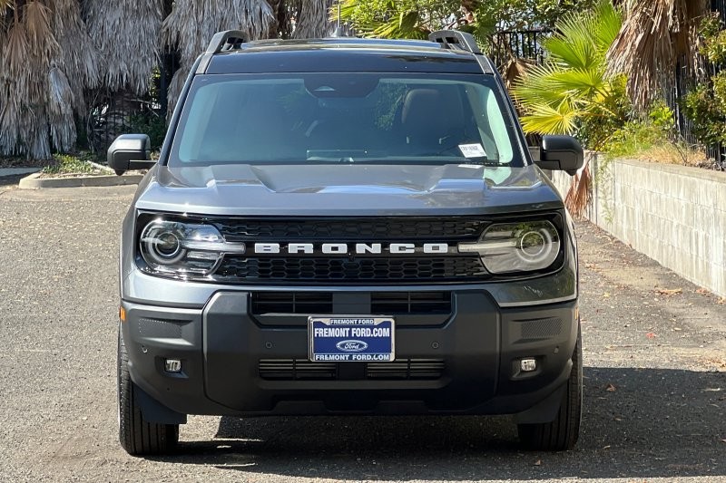 Ford Bronco Sport Vehicle Full-screen Gallery Image 08