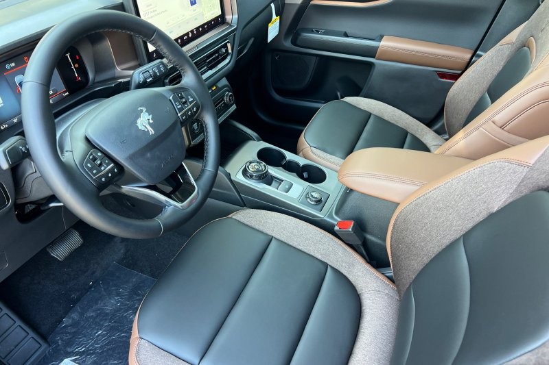 Ford Bronco Sport Vehicle Full-screen Gallery Image 09