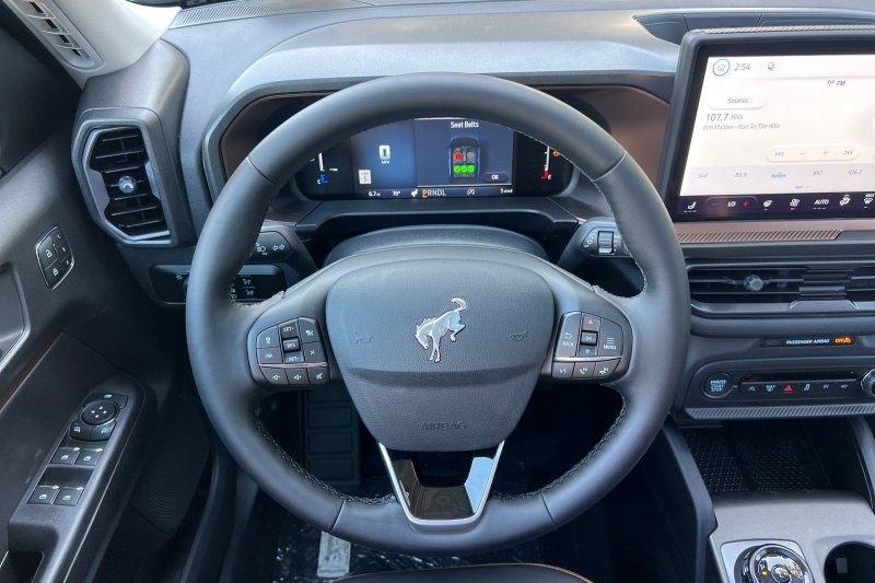 Ford Bronco Sport Vehicle Full-screen Gallery Image 15