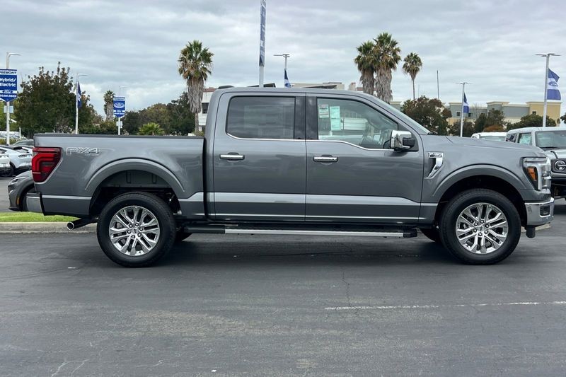 Ford F-150 Vehicle Full-screen Gallery Image 02