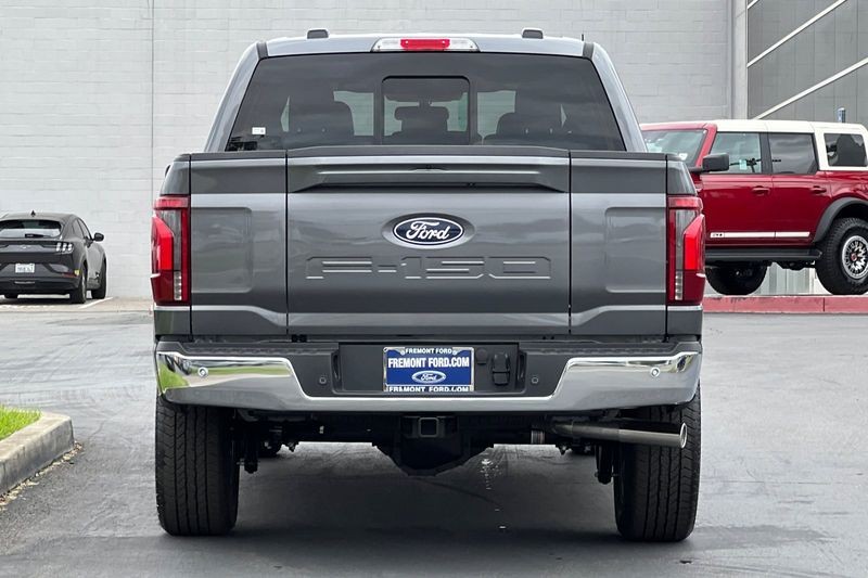 Ford F-150 Vehicle Full-screen Gallery Image 04