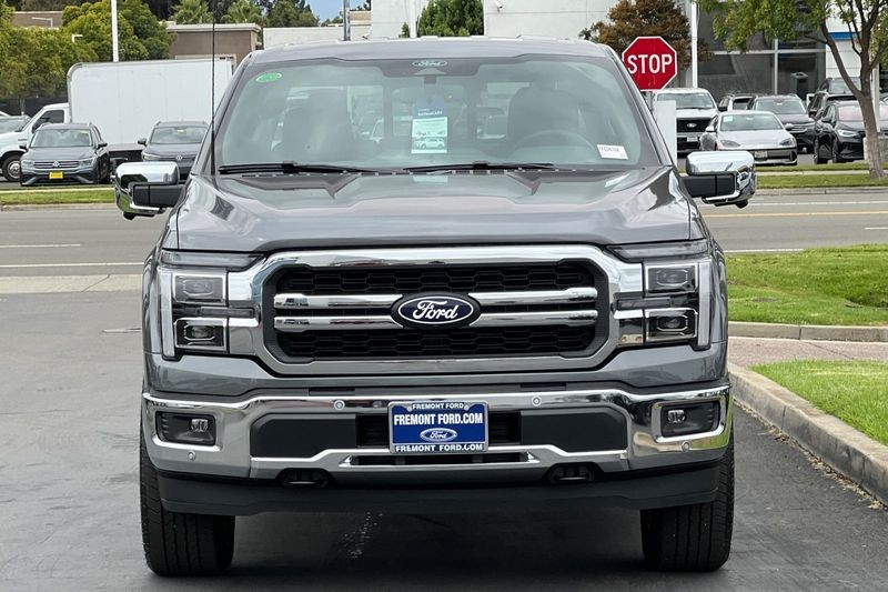 Ford F-150 Vehicle Full-screen Gallery Image 08