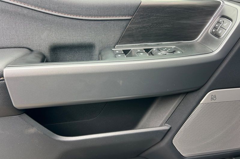 Ford F-150 Vehicle Full-screen Gallery Image 10